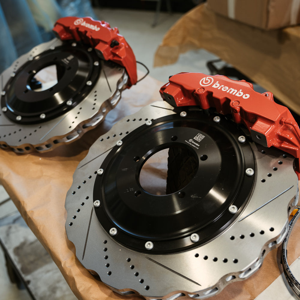 Brembo Big Brake Kit Range Rover classic / Defender — 8 Pistones Delante / 4 Pistones Detrás