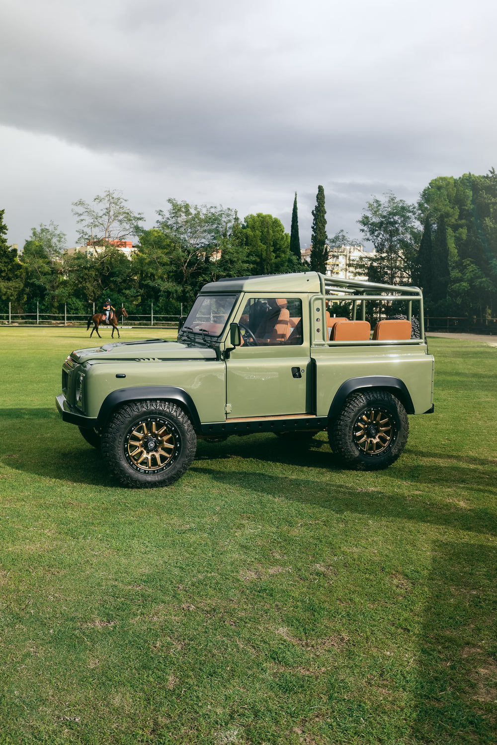 THE ONE – Wide Body Kit (Defender / Santana)