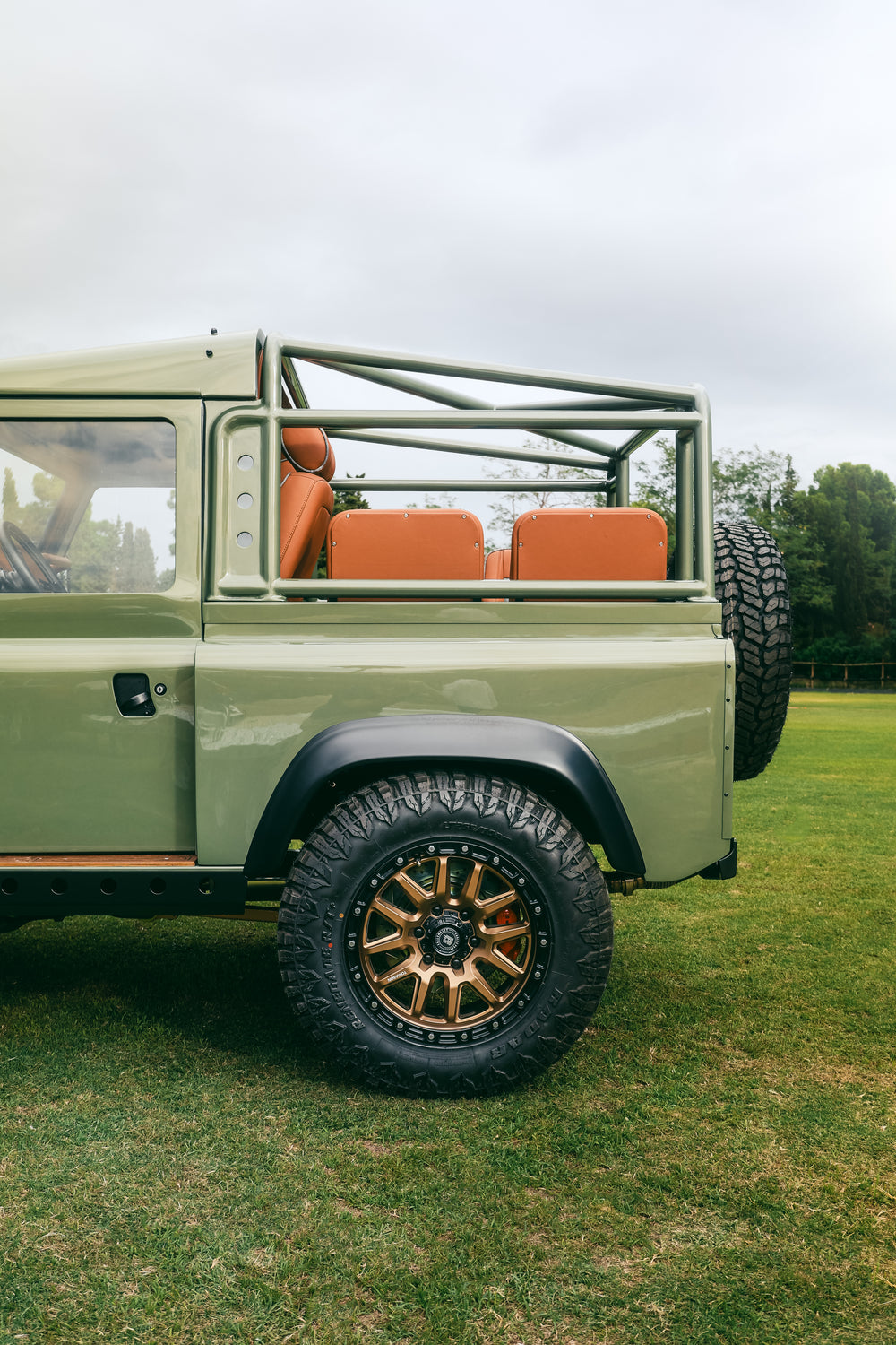 THE ONE – Wide Body Kit (Defender / Santana)